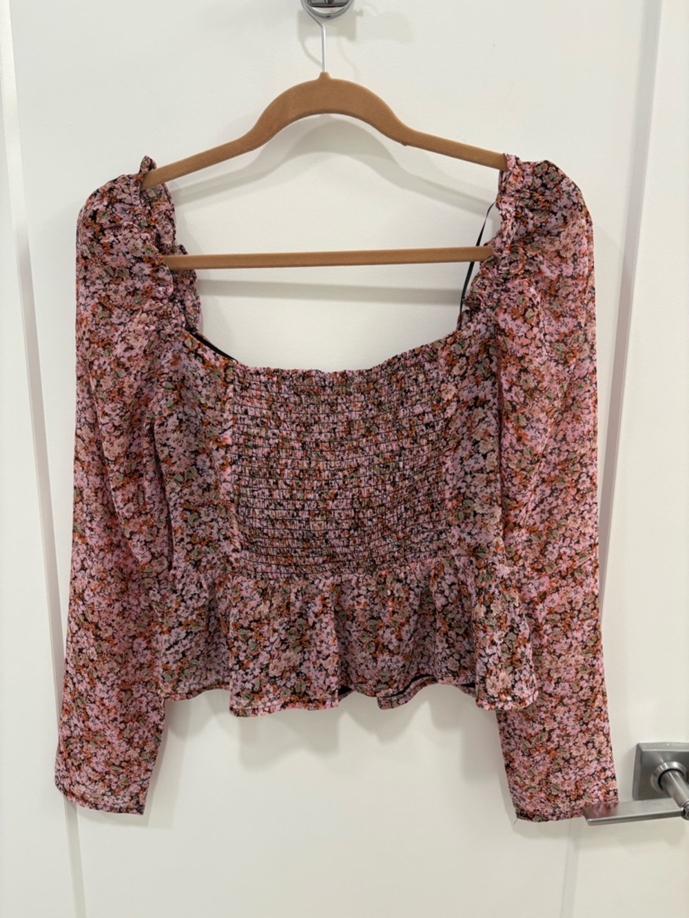 ASTR The Label Toni Keyhole Square Neck Smocked Floral Chiffon Blouse Size M - Picture 9 of 14